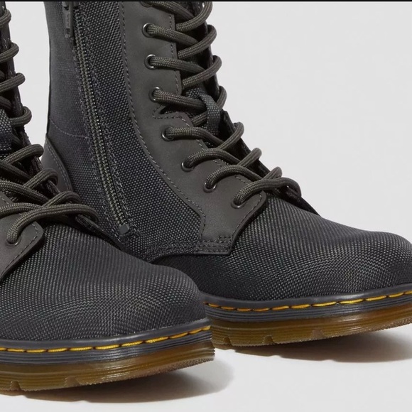 Dr. Martens Size M 5 /W 6 Charcoal Unixes Combs Extra Tough Poly Casual Boots - Picture 3 of 11